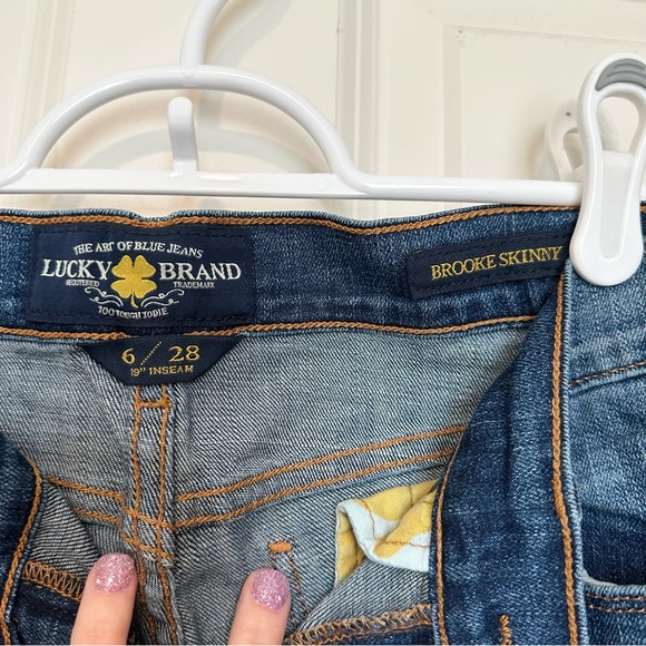 Lucky Brand Brooke Skinny Distressed Jean-6/28 - Picture 3 of 5